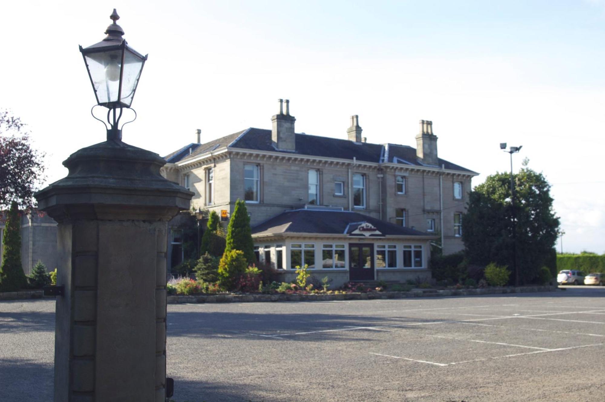 Отель The Grange Manor Грейнджмут Экстерьер фото